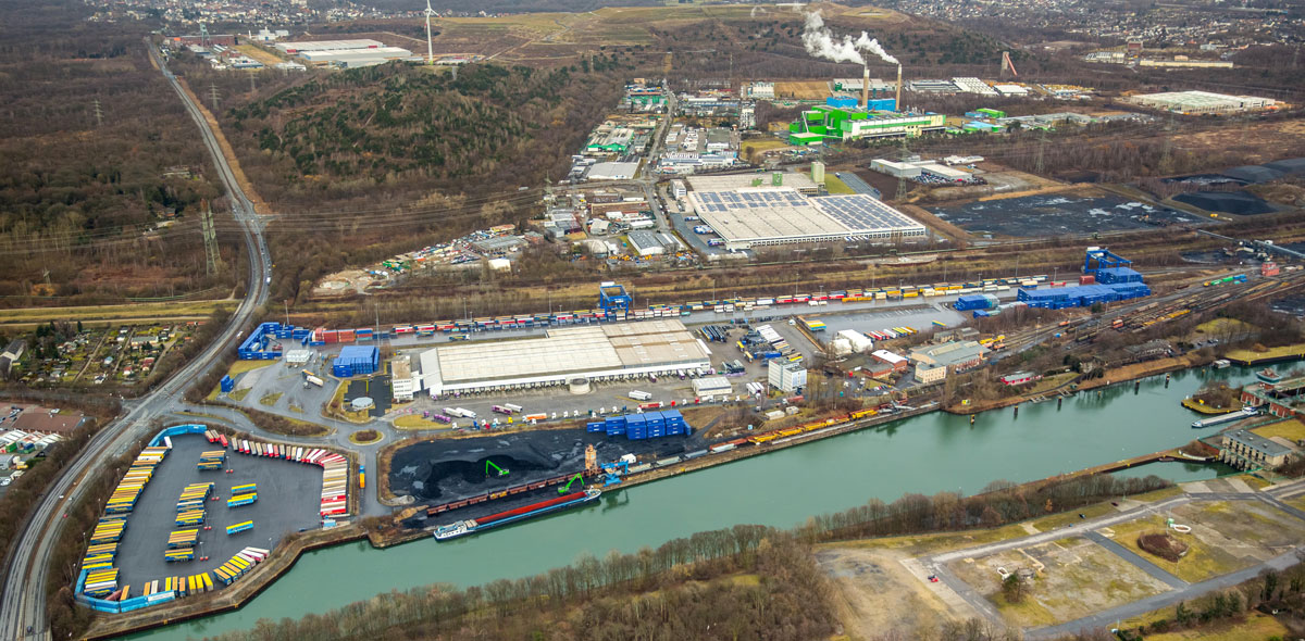 Herne Container Terminal works more efficiently and comfortably with new Terberg YT tractor