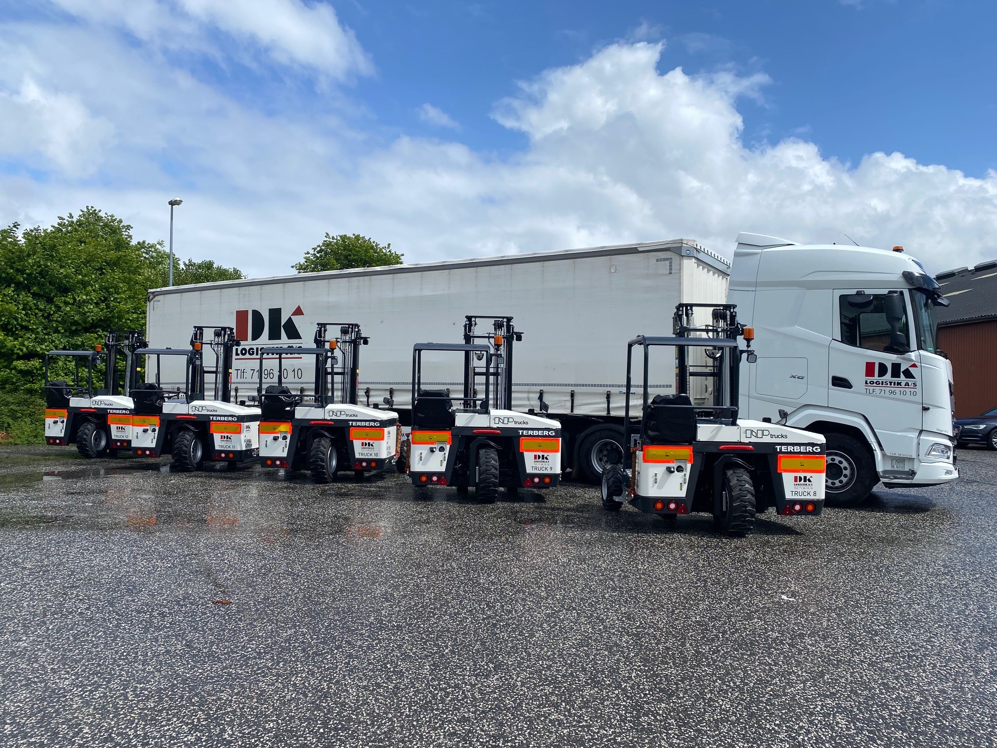 Truck-mounted forklifts on the move: Highlights from May's deliveries
