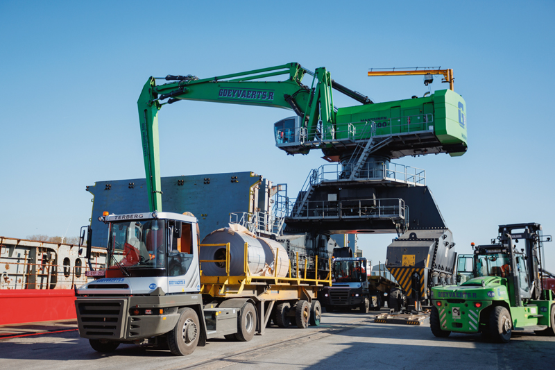 Goeyvaerts-R breidt zijn vloot uit met twee nieuwe RT283-tractoren