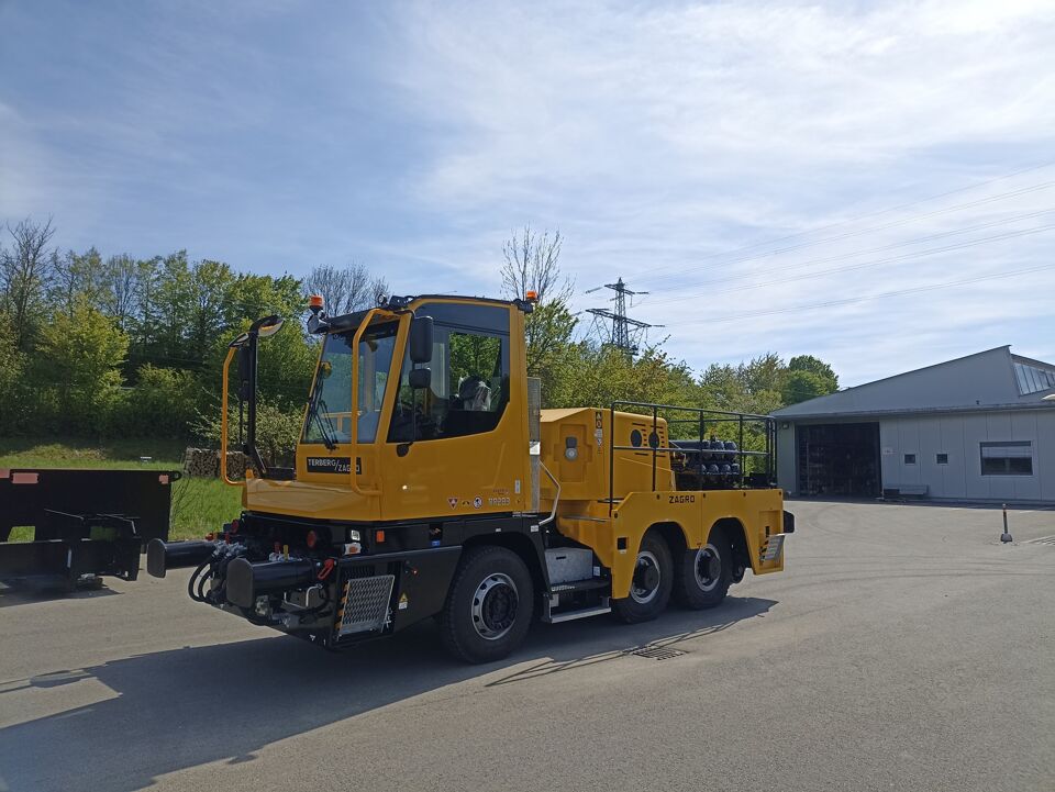 First units of new Terberg RR283 Road Rail Tractor delivered